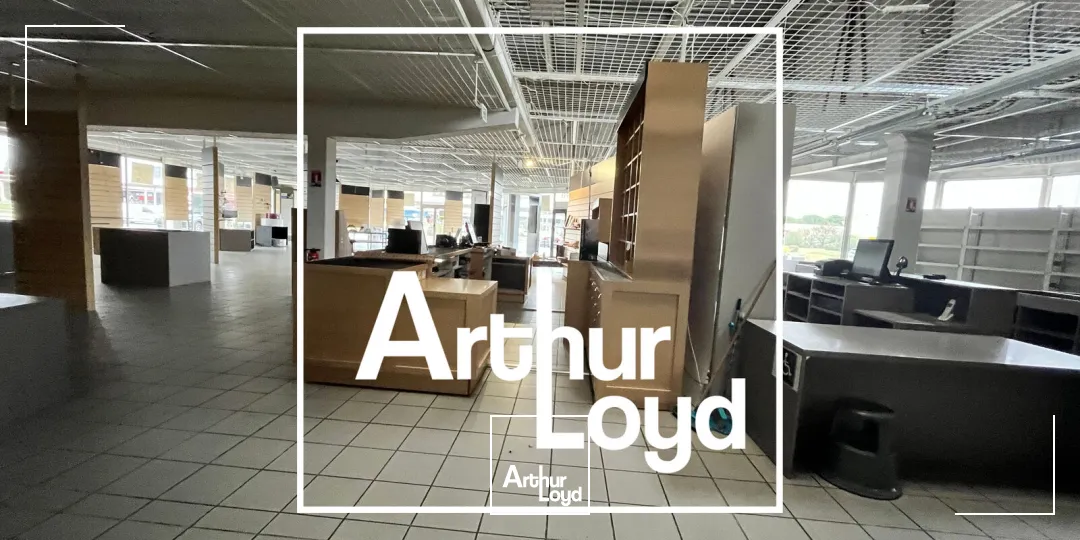 Emplacement commercial à louer - Forte visibilité - NIMES OUEST