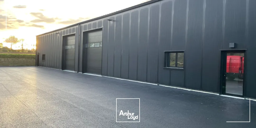 LOCAL D'ACTIVITE A LOUER - 500M² DIVISIBLES - SAINT-THURIAU