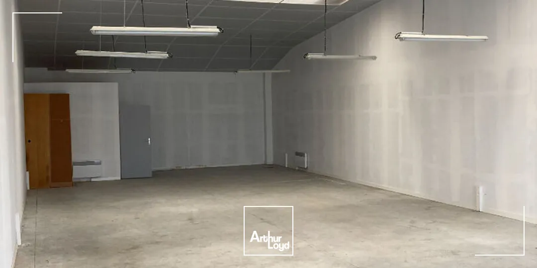 A LOUER - LOCAL COMMERCIAL 150 M² - PLOEREN