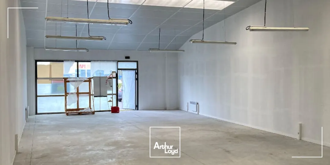 A LOUER - LOCAL COMMERCIAL 150 M² - PLOEREN