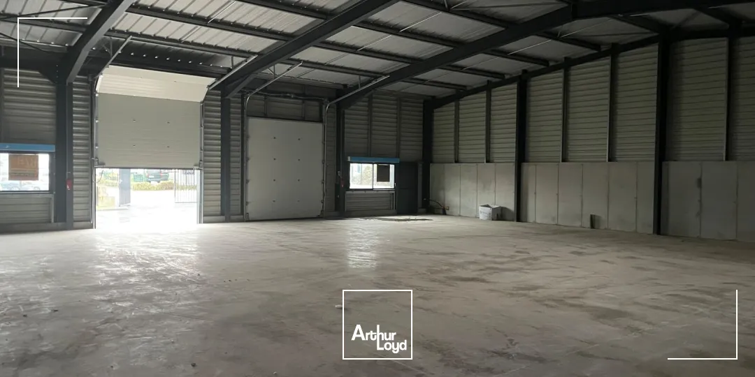 A LOUER - LOCAL D'ACTIVITE 360 M² - SAINT AVE