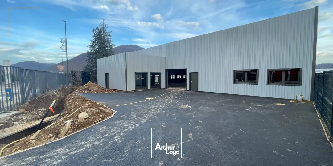 Opportunité d'achat ou location : locaux d'activité de 764 m² à St Etienne de Crossey