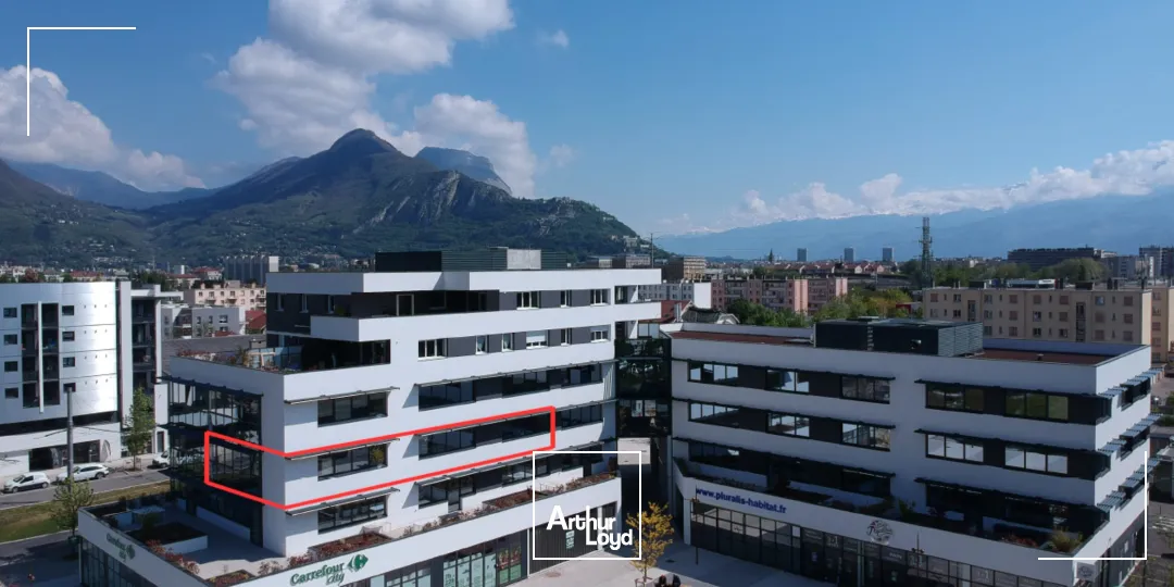 BUREAUX A LOUER + COMMERCE DANS IMMEUBLE RECENT A SEYSSINET PARISET 