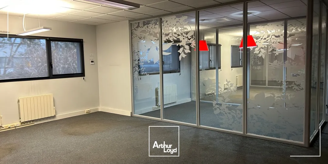 A Ste Luce sur loire, bâtiment indépendant de 1500 m2 à louer