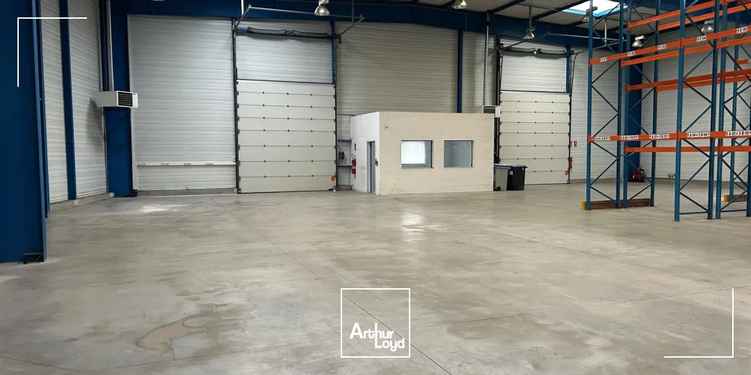 A Ste Luce sur loire, bâtiment indépendant de 1500 m2 à louer