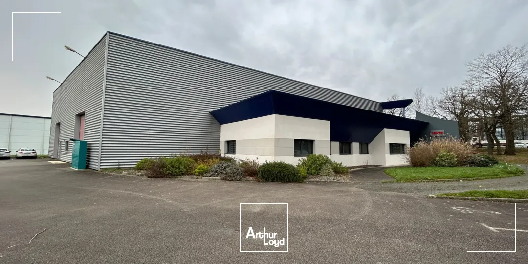 A Ste Luce sur loire, bâtiment indépendant de 1500 m2 à louer