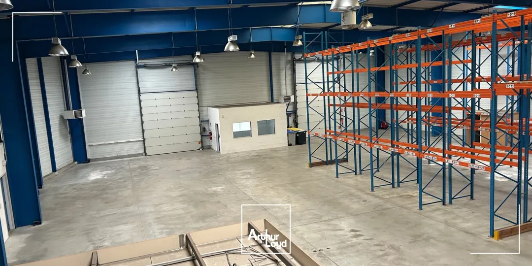 A Ste Luce sur loire, bâtiment indépendant de 1500 m2 à louer