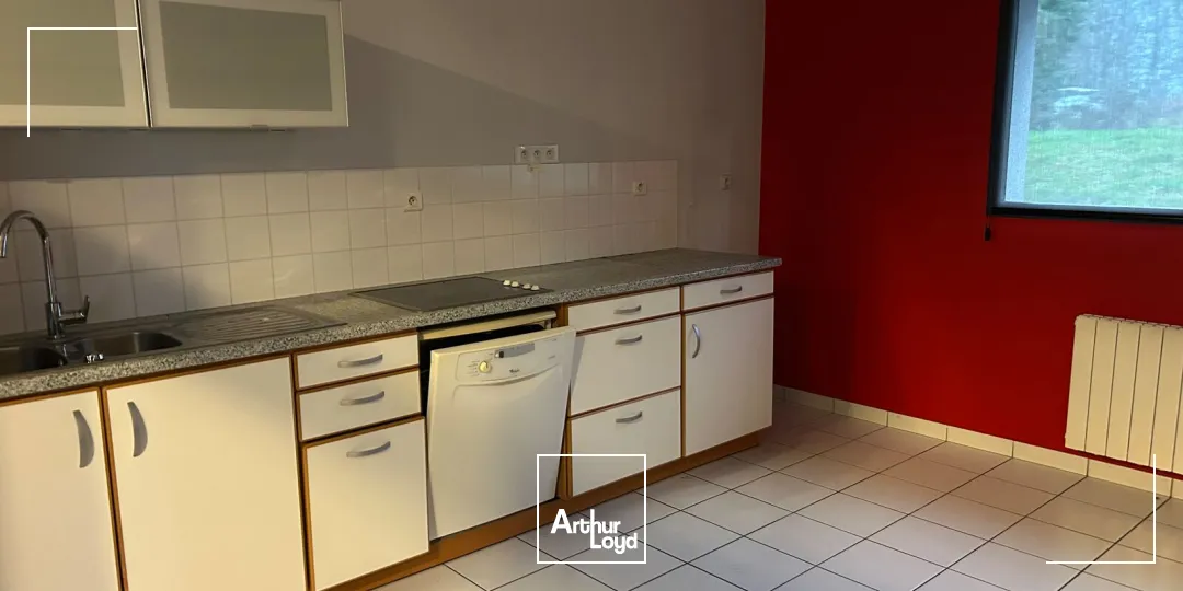 A Ste Luce sur loire, bâtiment indépendant de 1500 m2 à louer