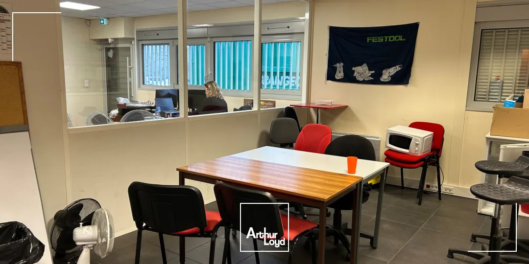 Aux Sorinières, cellule d'activité à louer