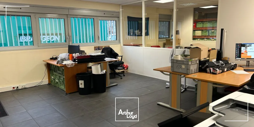 Aux Sorinières, cellule d'activité à louer