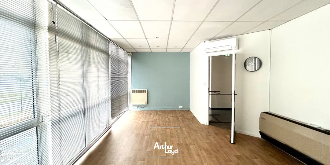 Bureaux à louer 152 m² divisibles - Visibilité sur axe pasasnt - Bordeaux - Bassins à Flots/Bacalan