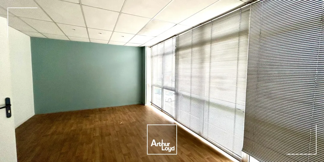 Bureaux à louer 152 m² divisibles - Visibilité sur axe pasasnt - Bordeaux - Bassins à Flots/Bacalan