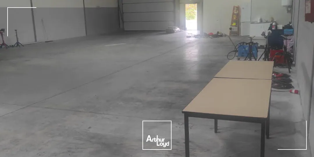 Local d'activité de 335 m² au sein d'une zone attractive à Andrézieux-Bouthéon