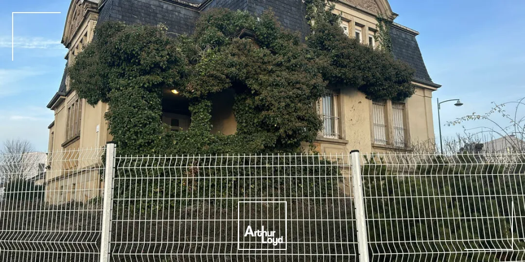 LOCAL D'ACTIVITE - ENTREPOT à VENDRE de 248 m²