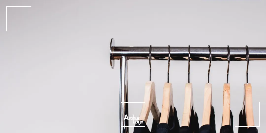 Local commercial 354 m² à louer avec grande vitrine d'angle à Salon de Provence La Gandonne