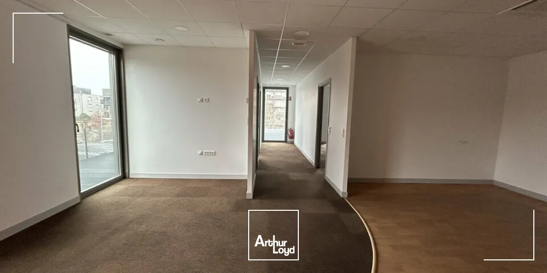 BUREAUX à VENDRE de 83 m²