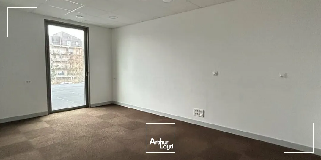BUREAUX à VENDRE de 83 m²