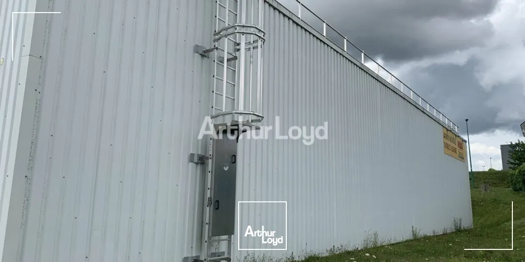 LOCAL COMMERCIAL à LOUER de 576 m²