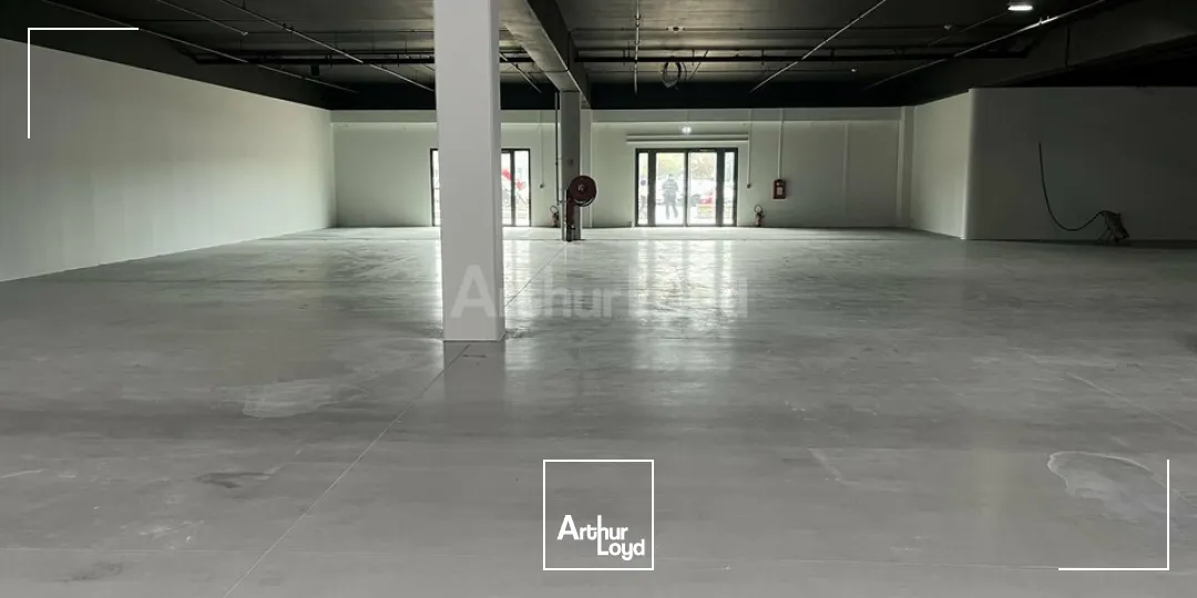 LOCAL COMMERCIAL à LOUER de 633 m²