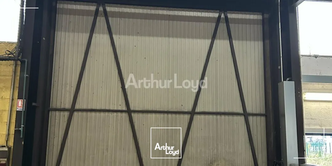 LOCAL D'ACTIVITE - ENTREPOT à LOUER de 848 m²