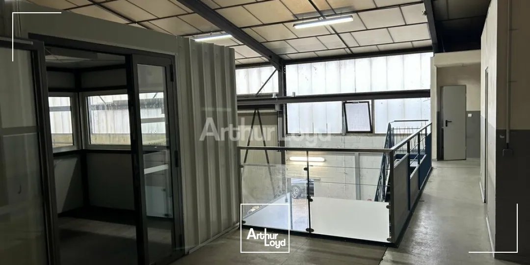LOCAL D'ACTIVITE - ENTREPOT à LOUER de 848 m²
