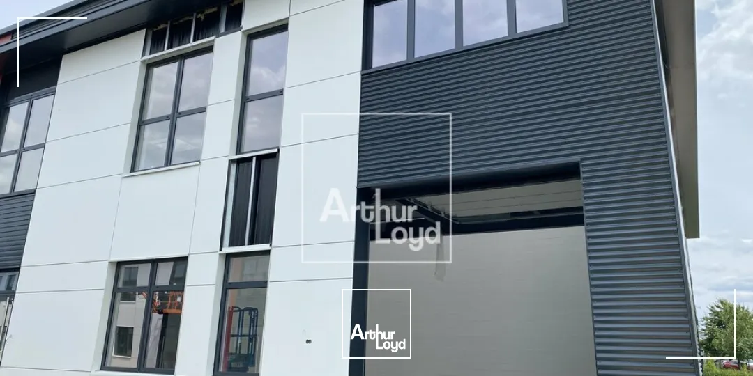 A LOUER - LIEUSAINT LOCAL NEUF