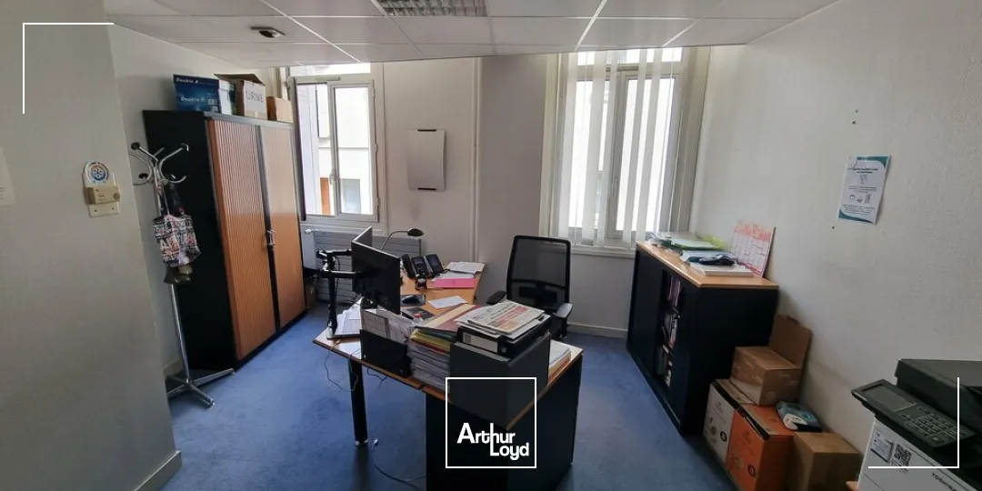 BUREAUX À VENDRE  CENTRE-VILLE, À CÔTÉ DE LA PLACE DE LA BRÈCHE