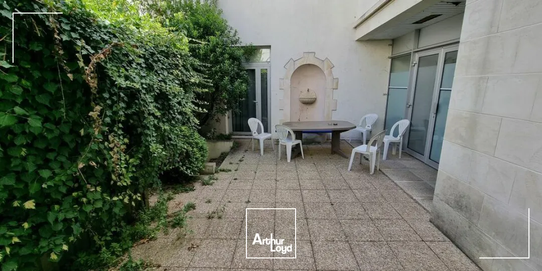 BUREAUX À VENDRE  CENTRE-VILLE, À CÔTÉ DE LA PLACE DE LA BRÈCHE