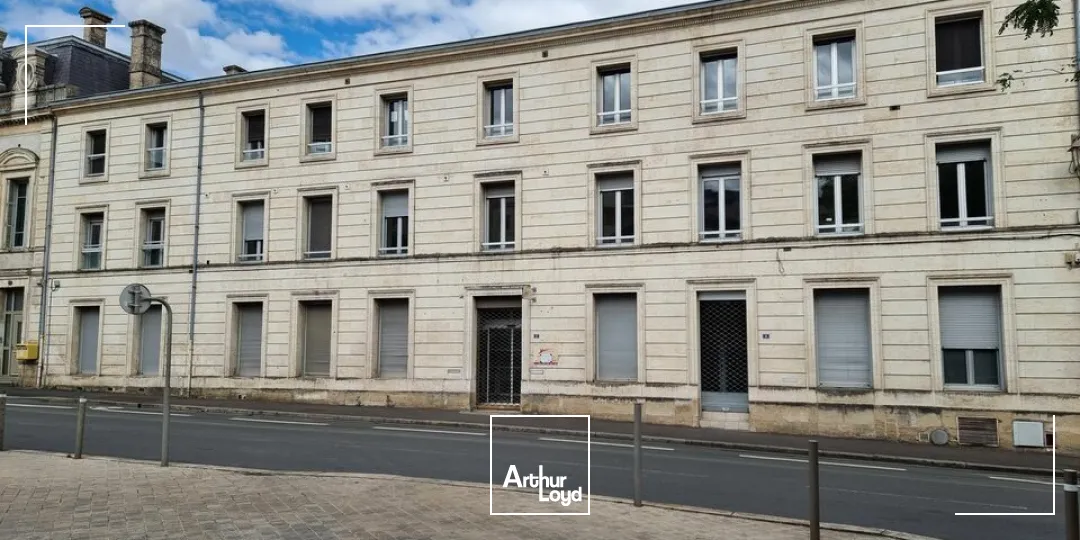 BUREAUX À VENDRE  CENTRE-VILLE, À CÔTÉ DE LA PLACE DE LA BRÈCHE