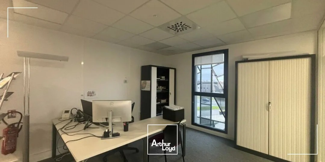 À LOUER  Bureaux 402,50 m²  La Roche-sur-Yon (Zone Nord  Quartier tertiaire)