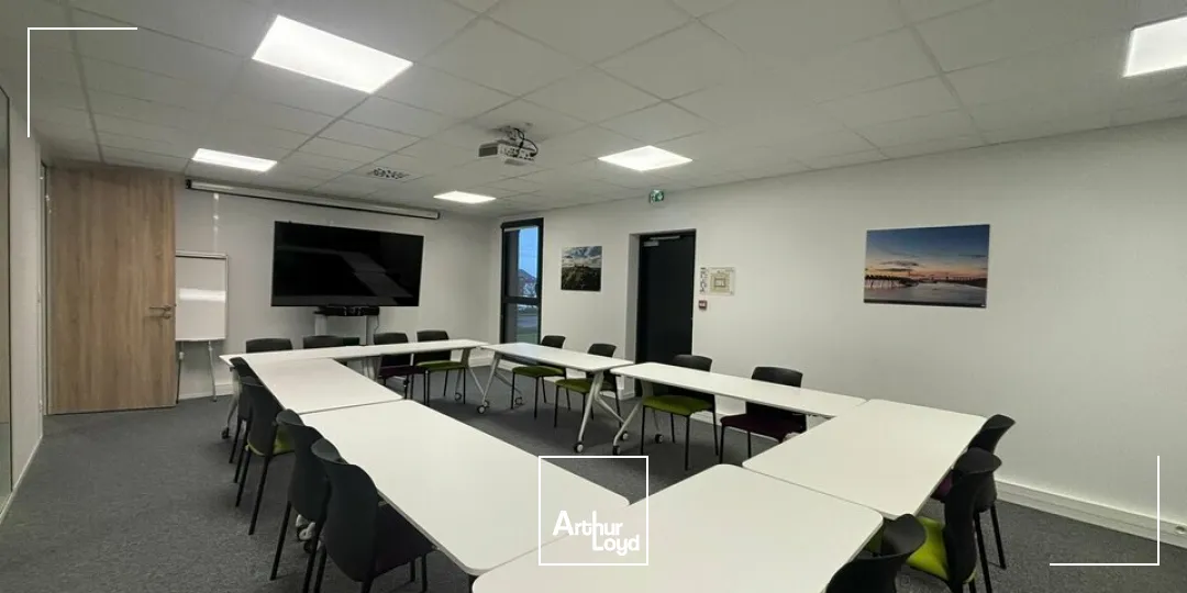 À LOUER  Bureaux 402,50 m²  La Roche-sur-Yon (Zone Nord  Quartier tertiaire)