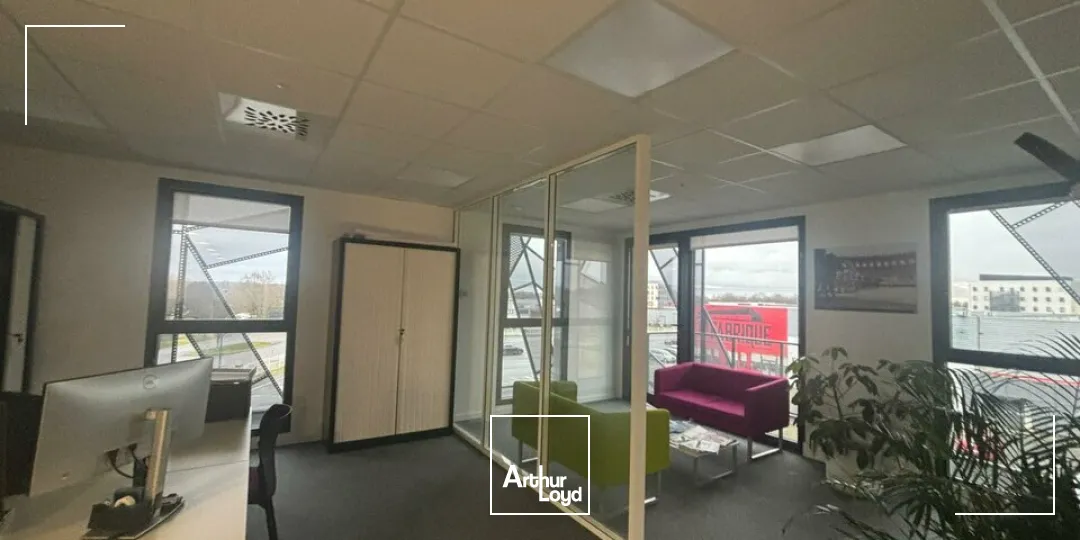 À LOUER  Bureaux 402,50 m²  La Roche-sur-Yon (Zone Nord  Quartier tertiaire)