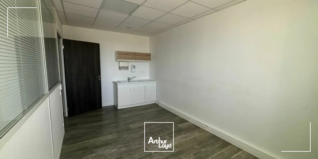 À LOUER  BUREAUX EN EXCELLENT ETAT  LA ROCHE-SUR-YON NORD