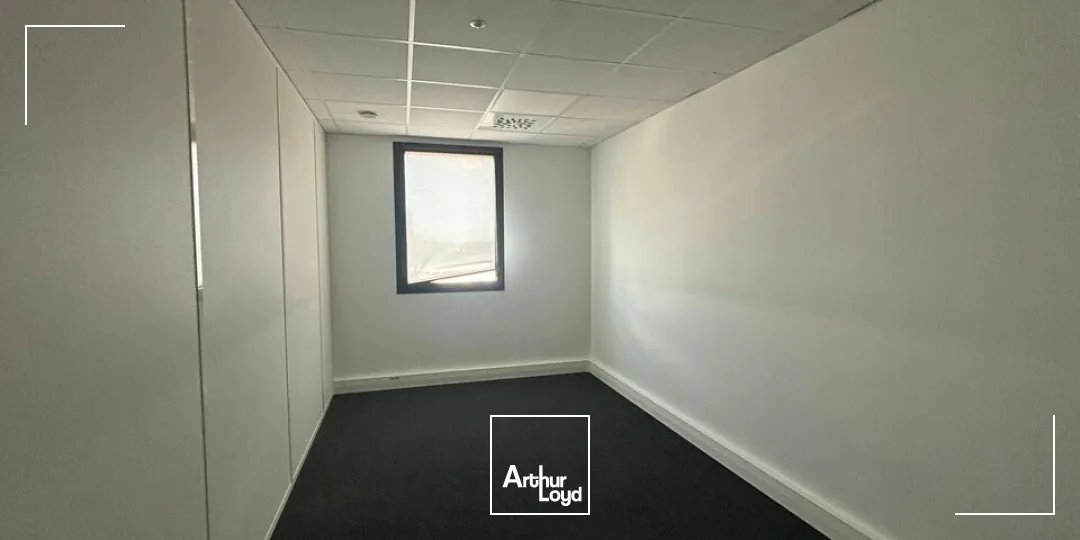 À LOUER  BUREAUX EN EXCELLENT ETAT  LA ROCHE-SUR-YON NORD