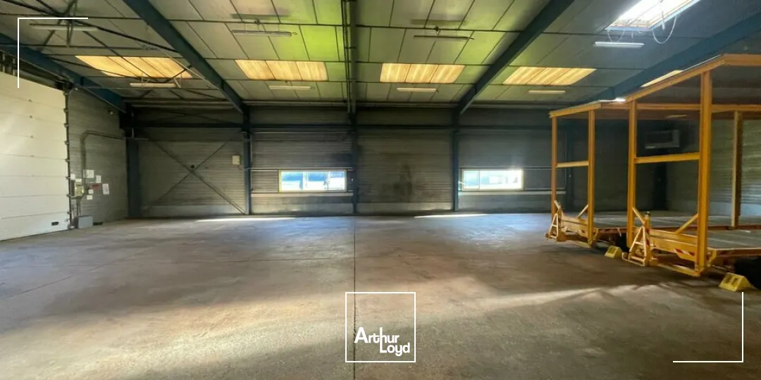 LOCAL D'ACTIVITE 900m² - A VENDRE - ESSART