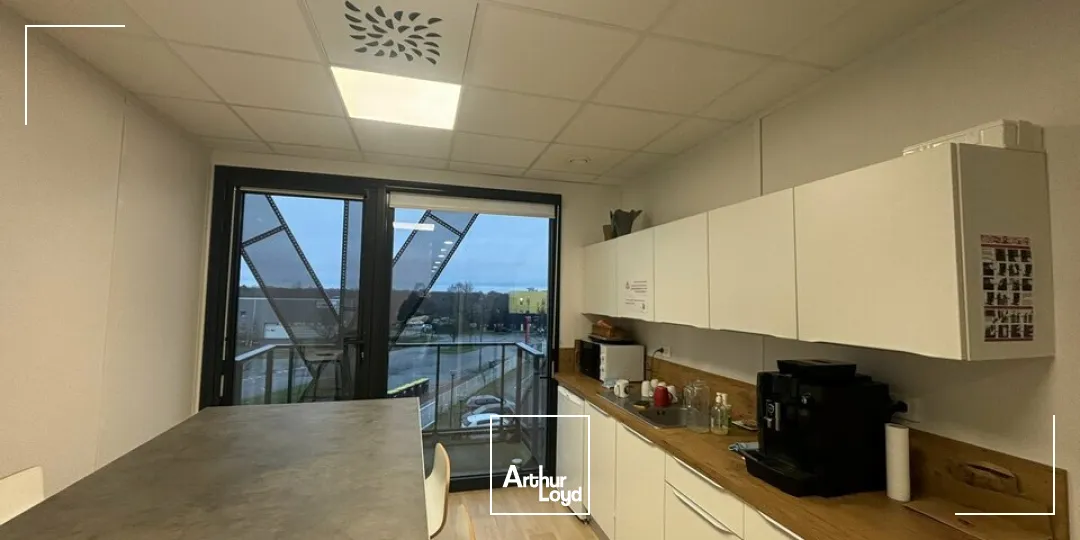 À LOUER  Bureaux 402,50 m²  La Roche-sur-Yon (Zone Nord  Quartier tertiaire)