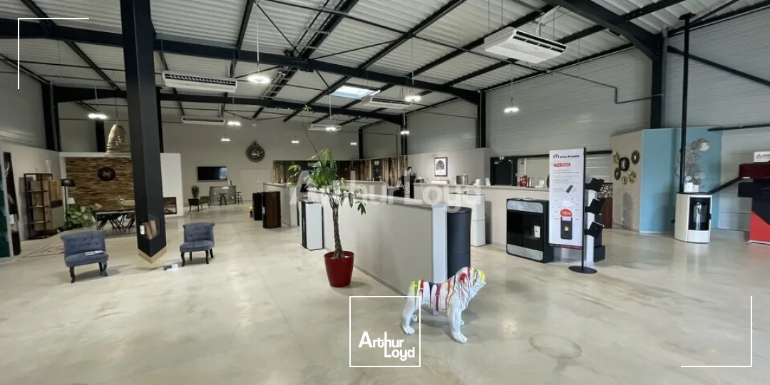 Local Commercial 530 m2 avec Parking