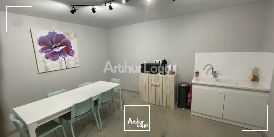 Local Commercial 530 m2 avec Parking