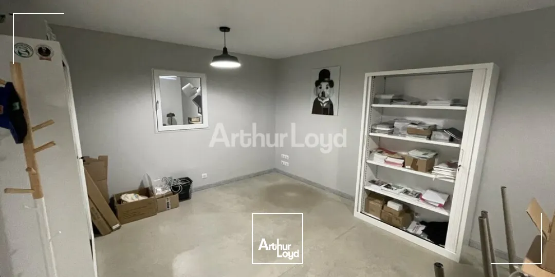 Local Commercial 530 m2 avec Parking