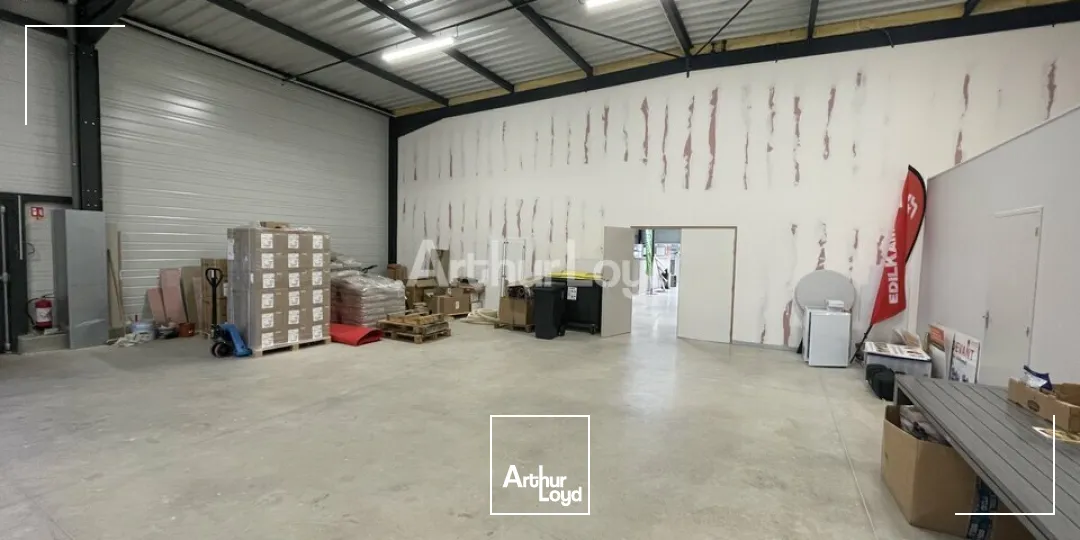 Local Commercial 530 m2 avec Parking