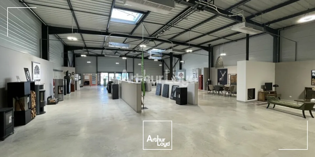 Local Commercial 530 m2 avec Parking