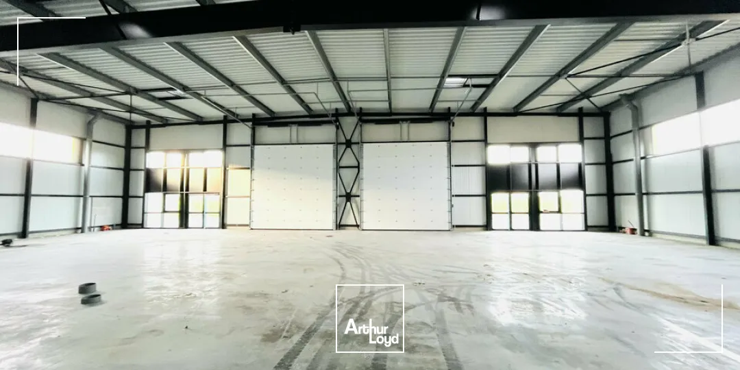 A LOUER - LE HAVRE PLATEAU NORD - LOCAL D'ACTIVITÉ NEUF BRUT DE BÉTON D'ENVIRON 580 m2 + 12 STATIONNEMENTS PRIVATIFS