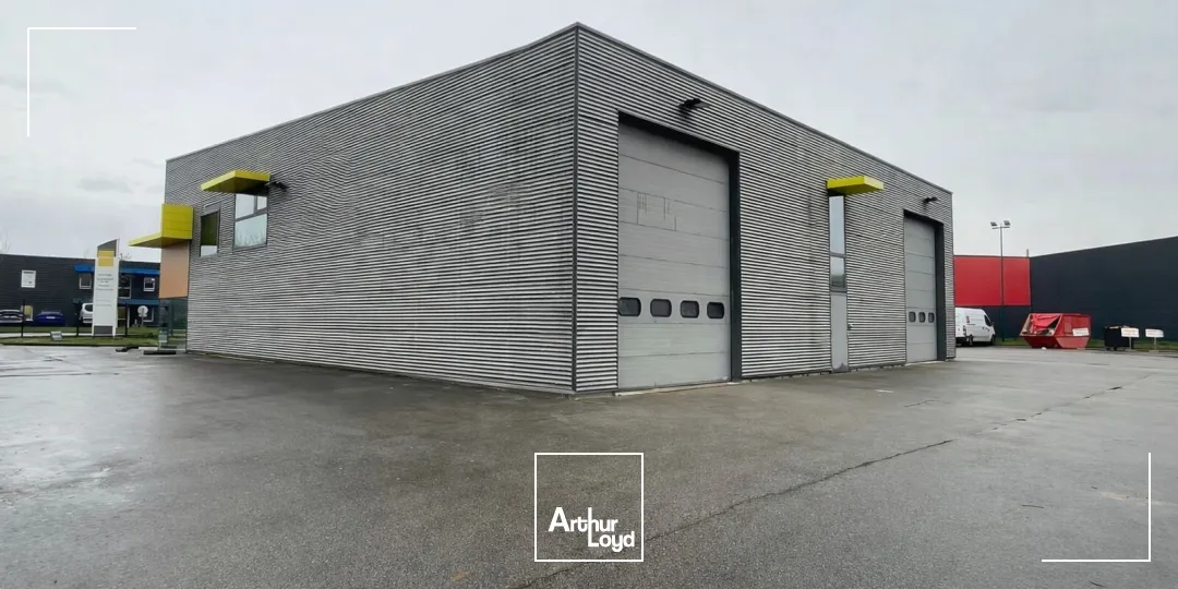 A LOUER - LOCAL D'ACTIVITE DE 575 M² - ZA DU PRAT VANNES