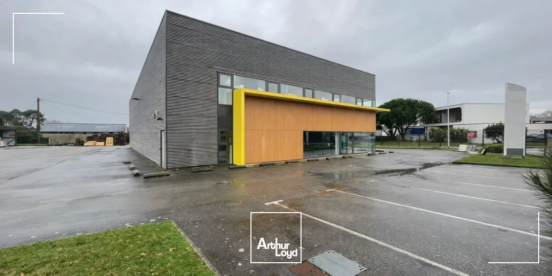 A LOUER - LOCAL D'ACTIVITE DE 575 M² - ZA DU PRAT VANNES