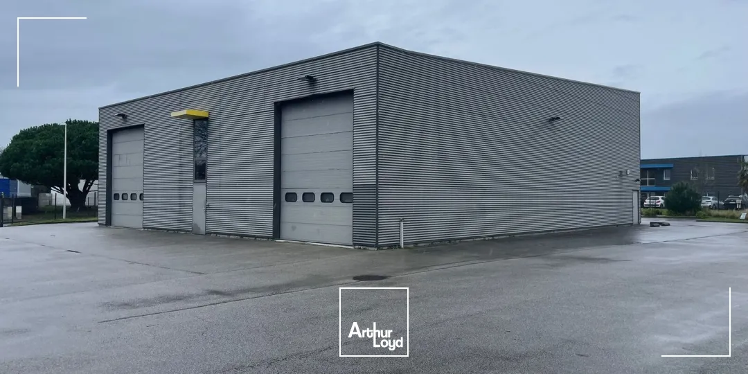 A LOUER - LOCAL D'ACTIVITE DE 575 M² - ZA DU PRAT VANNES