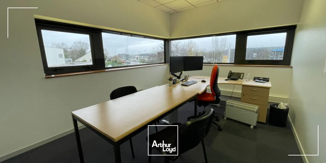 A LOUER - LOCAL D'ACTIVITE DE 575 M² - ZA DU PRAT VANNES