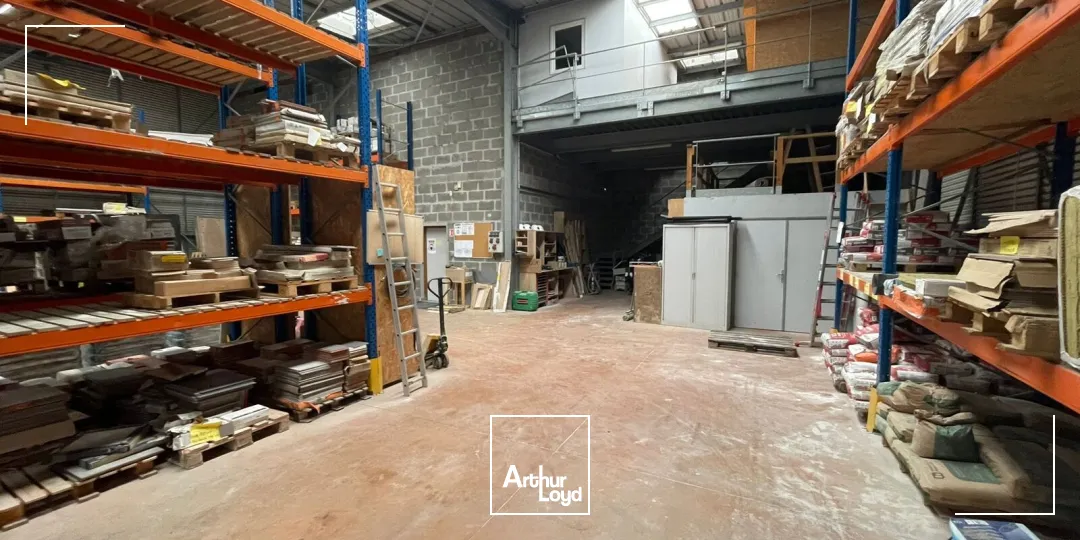 A LOUER - LOCAL D'ACTIVITE DE 575 M² - ZA DU PRAT VANNES