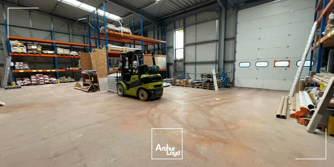 A LOUER - LOCAL D'ACTIVITE DE 575 M² - ZA DU PRAT VANNES