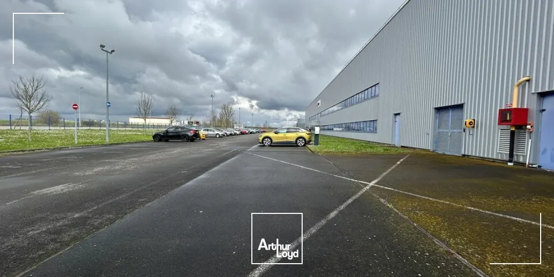 ENTREPOT - ATELIER à LOUER de 11215 m²