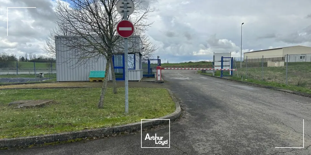 ENTREPOT - ATELIER à LOUER de 11215 m²